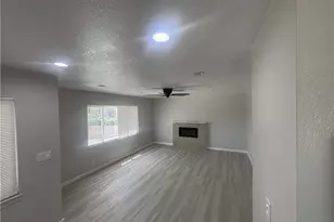 15118 Prado Ct, Victorville, CA 92395 - Photo 5