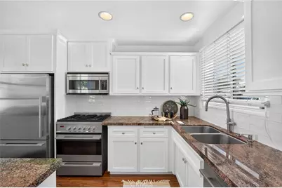 956 W Wilson, Costa Mesa, CA 92627 - Photo 9