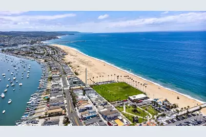 920 E Oceanfront, Newport Beach, CA 92661 - Photo 33