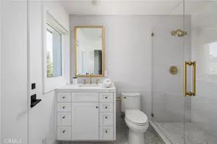 2572 Bayshore Dr, Newport Beach, CA 92663 - Photo 43
