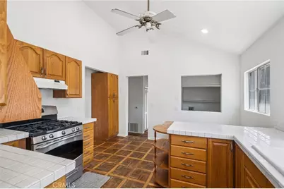 284 E 18th, Costa Mesa, CA 92627 - Photo 11