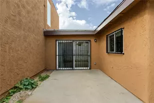 9201 Wakefield Ave, Panorama City, CA 91402 - Photo 15