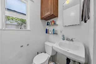 203 6th St, Newport Beach, CA 92661 - Photo 25