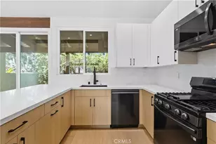 558 Vista Flora, Newport Beach, CA 92660 - Photo 9
