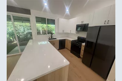 558 Vista Flora, Newport Beach, CA 92660 - Photo 13