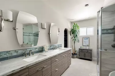 360 Villanova Road, Costa Mesa, CA 92626 - Photo 11