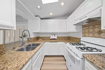 610 W Bay Street, Costa Mesa, CA 92627 - Photo 9