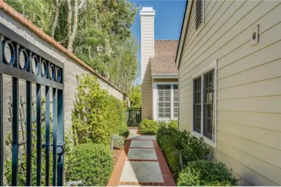 34 Hillsdale, Newport Beach, CA 92660 - Photo 3