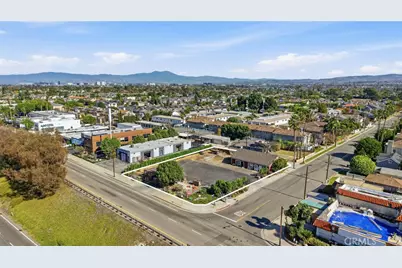 2302 Newport Boulevard, Costa Mesa, CA 92627 - Photo 1