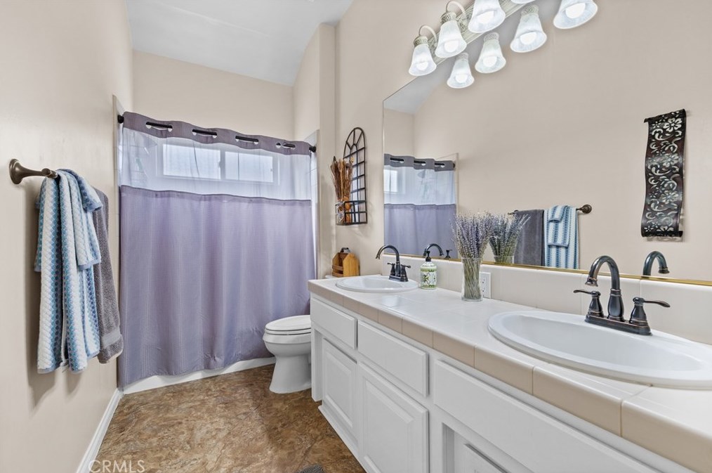 10504 Chesterfield Ct, Bakersfield CA 93311-3722 exterior