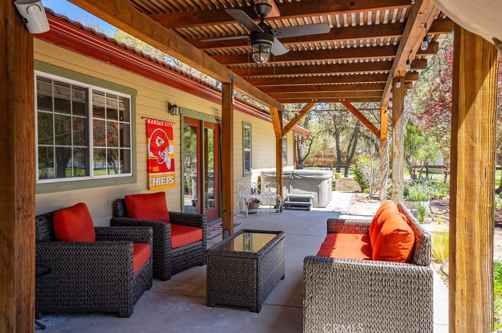 1735 Geneseo Rd, Lake Nacimiento, CA 93446