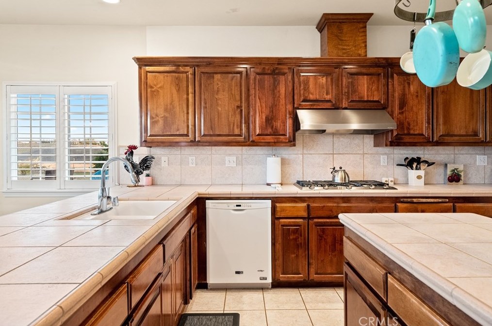 4925 Lamplighter Way, Lake Nacimiento CA  93446-8499 exterior