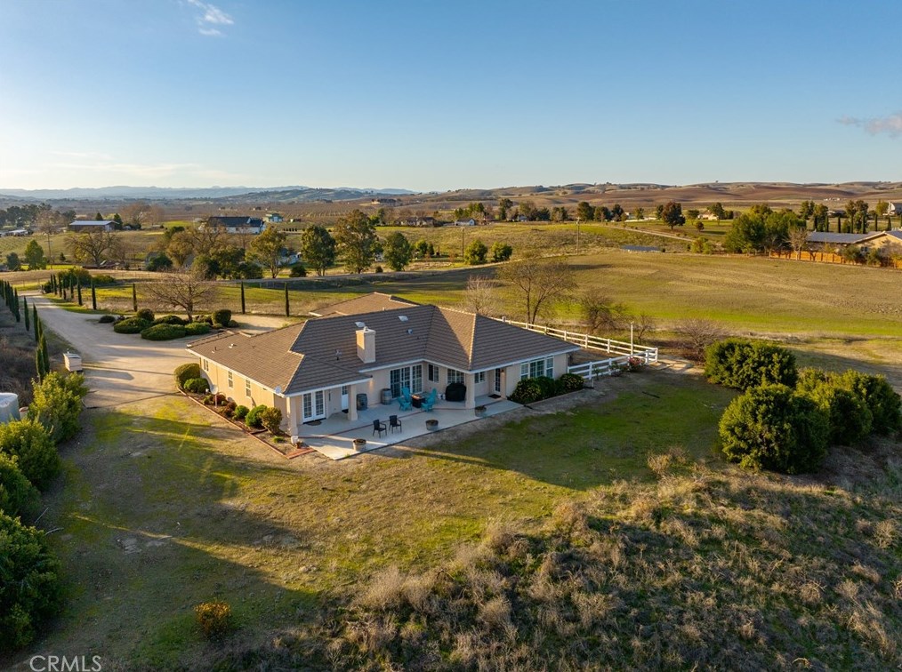 4925 Lamplighter Way, Lake Nacimiento CA  93446-8499 exterior