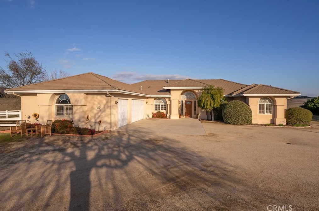 4925 Lamplighter Way, Lake Nacimiento CA  93446-8499 exterior