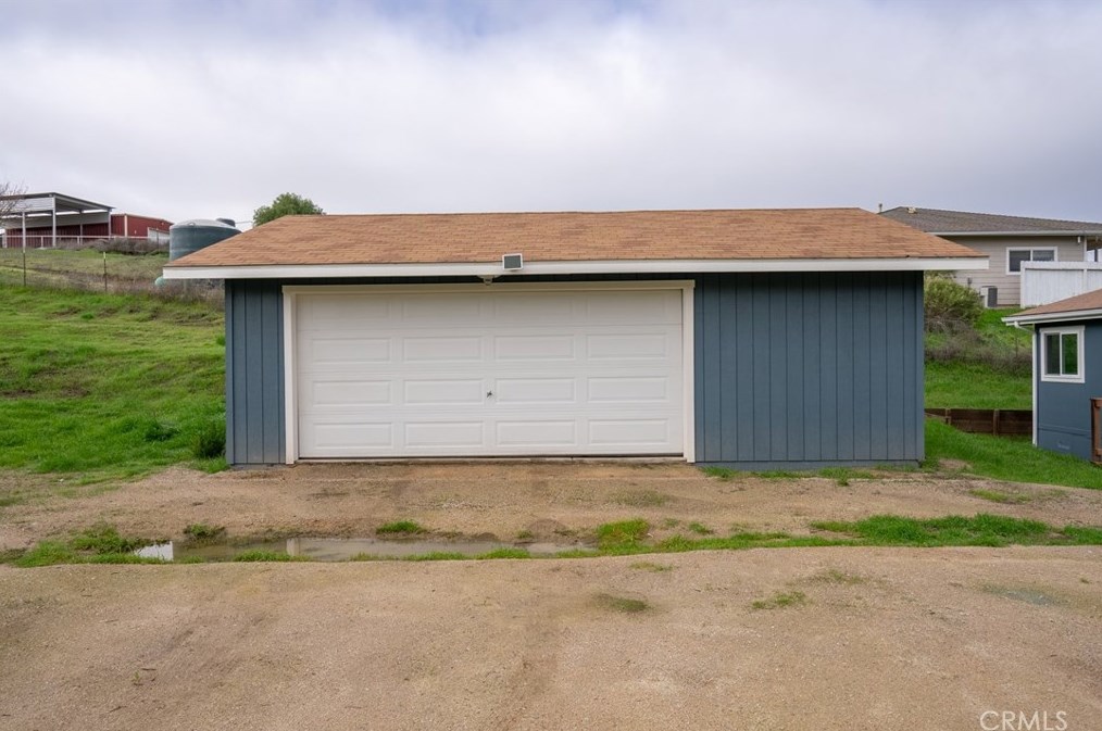 8190 Baron Way, Lake Nacimiento CA  93446-7043 exterior