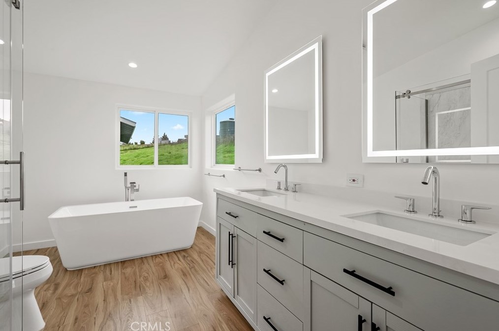 8190 Baron Way, Lake Nacimiento CA  93446-7043 exterior