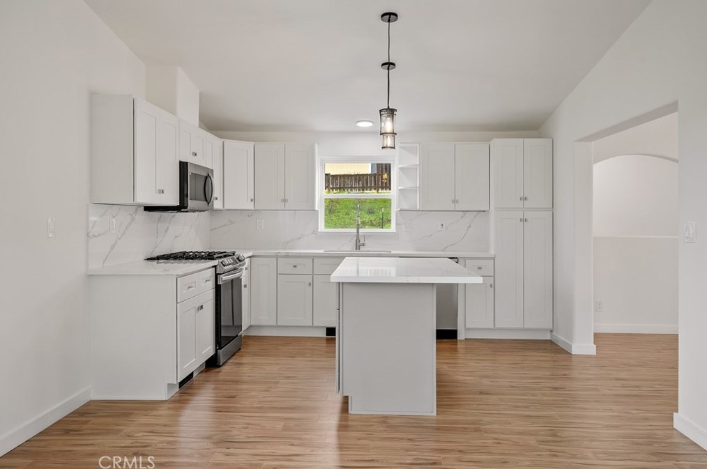 8190 Baron Way, Lake Nacimiento CA  93446-7043 exterior