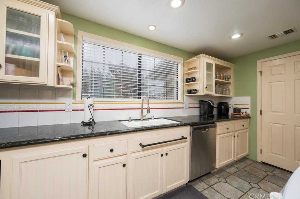 912 Wade Dr, Lake Nacimiento CA  93446-3413 exterior