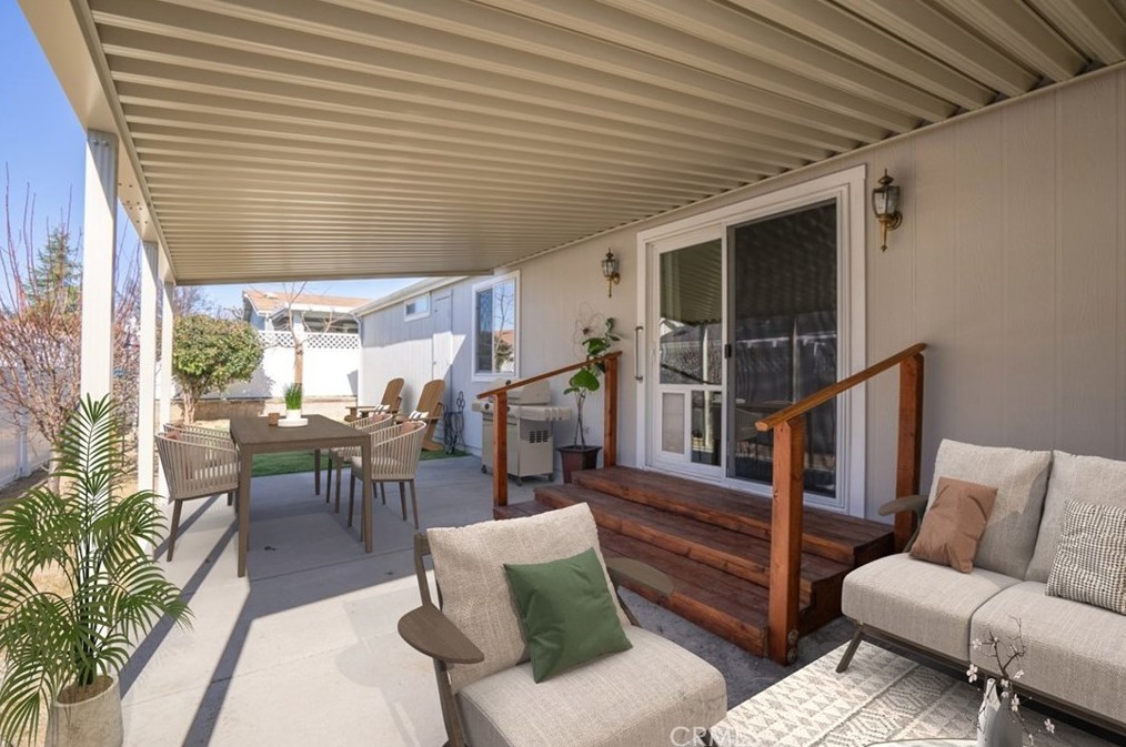 355 Lark Dr, Lake Nacimiento CA  93446-4018 exterior