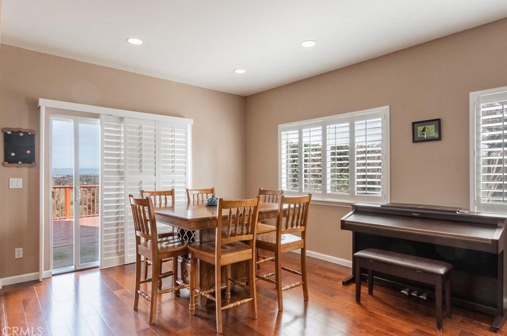 317 Montebello Oaks Dr, Lake Nacimiento CA  93446-7116 exterior