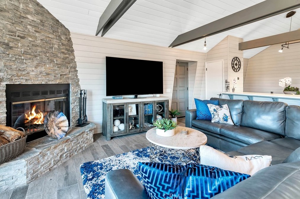 2355 Lakeview Dr, Lake Nacimiento CA  93426-9626 exterior