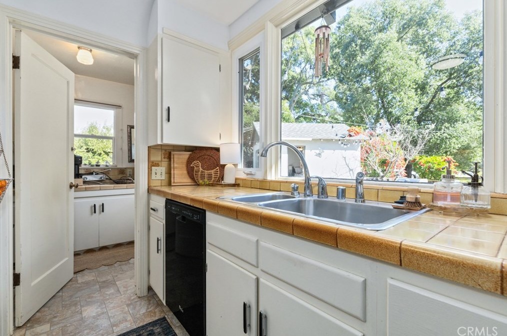 8275 Curbaril Ave, Atascadero CA 93422-5260 exterior