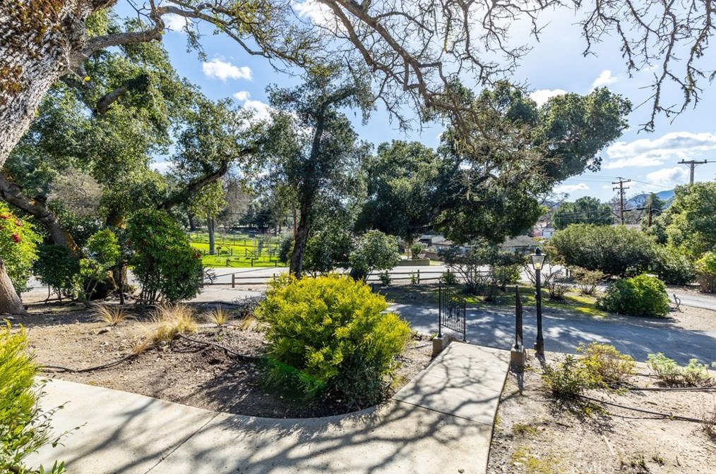 8275 Curbaril Ave, Atascadero CA 93422-5260 exterior