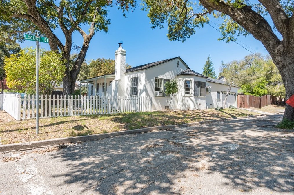 145 16th St, Lake Nacimiento CA  93446-2079 exterior