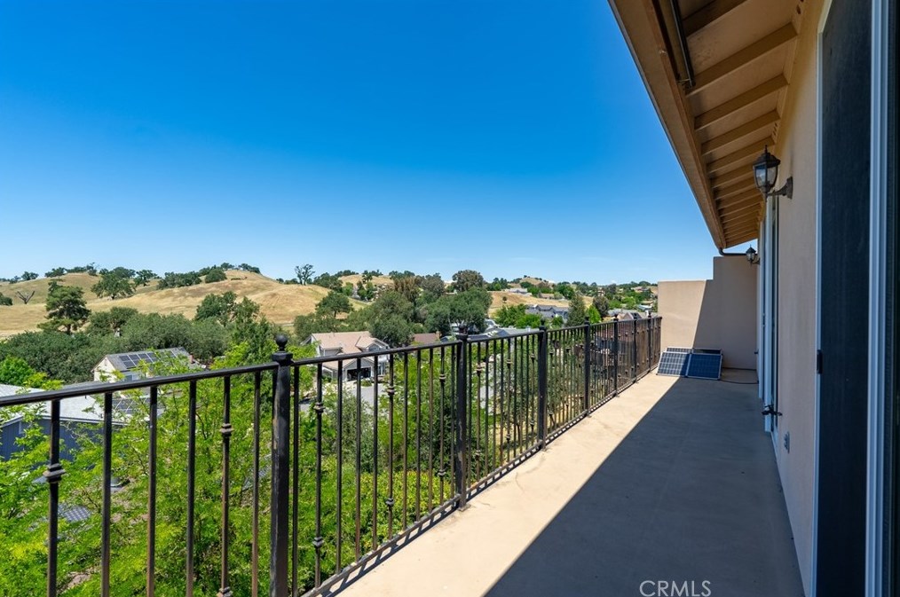 5049 Meadow Lark Ln, Lake Nacimiento CA  93446-4258 exterior