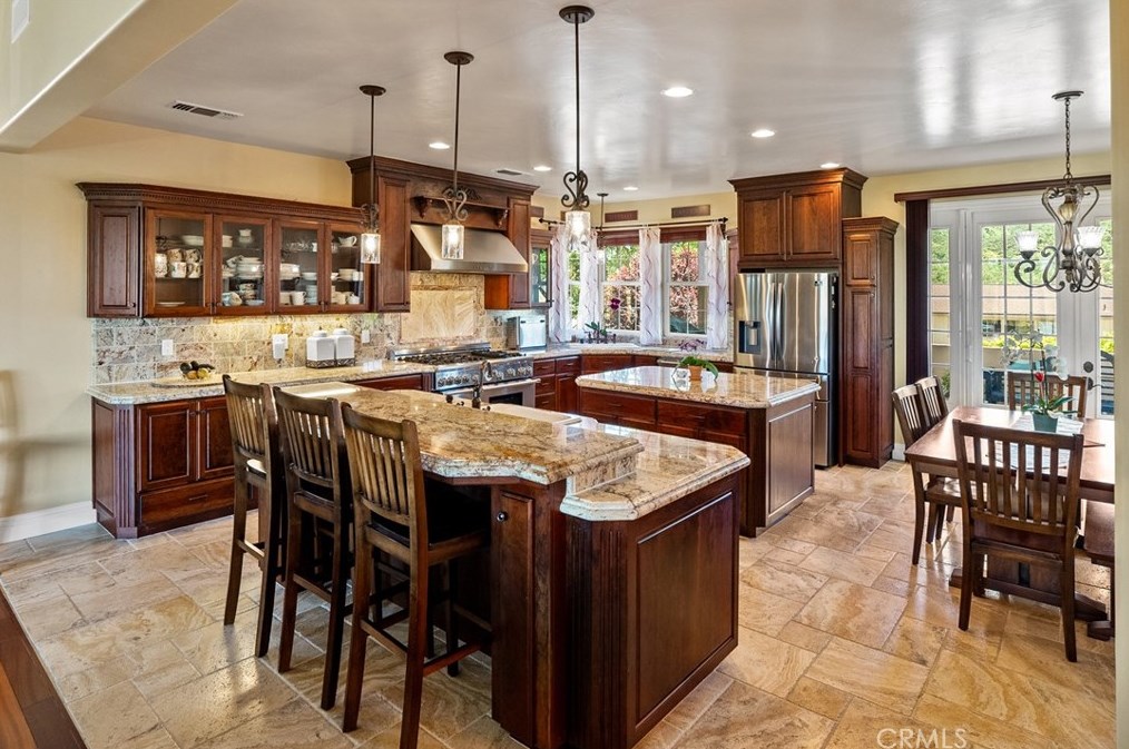 5049 Meadow Lark Ln, Lake Nacimiento CA  93446-4258 exterior