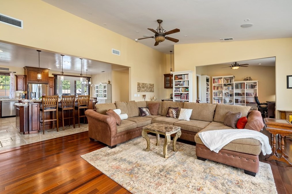 5049 Meadow Lark Ln, Lake Nacimiento CA  93446-4258 exterior