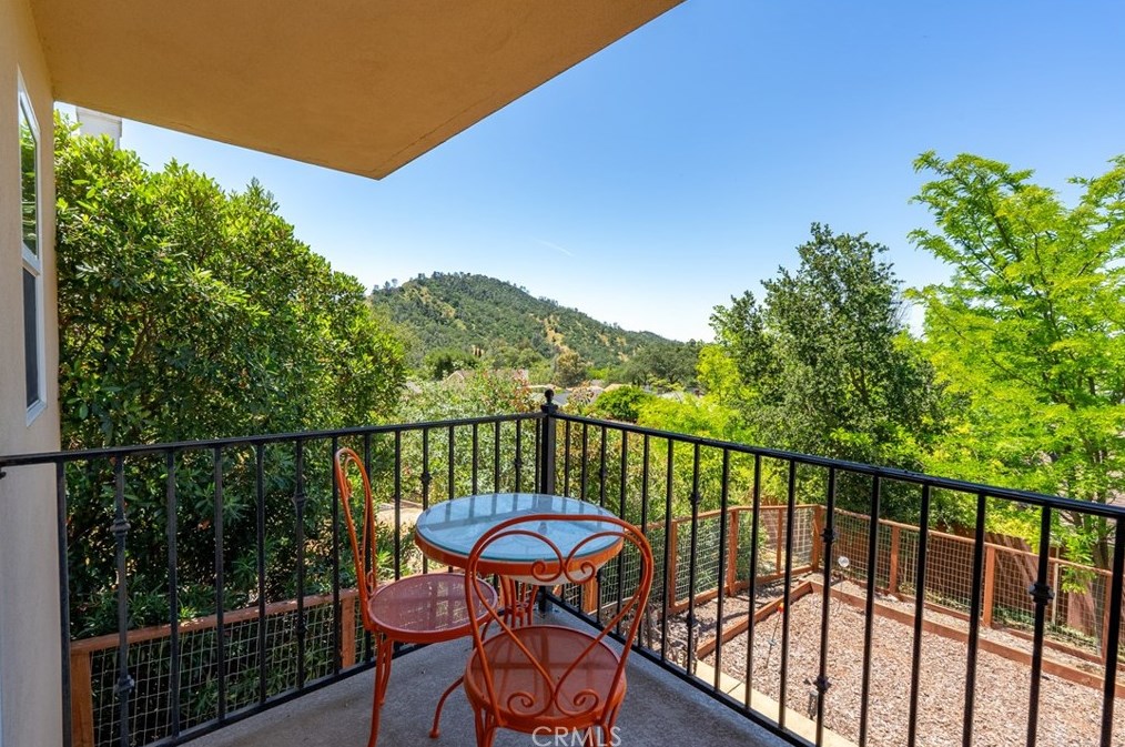 5049 Meadow Lark Ln, Lake Nacimiento CA  93446-4258 exterior