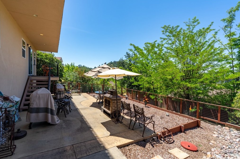 5049 Meadow Lark Ln, Lake Nacimiento CA  93446-4258 exterior
