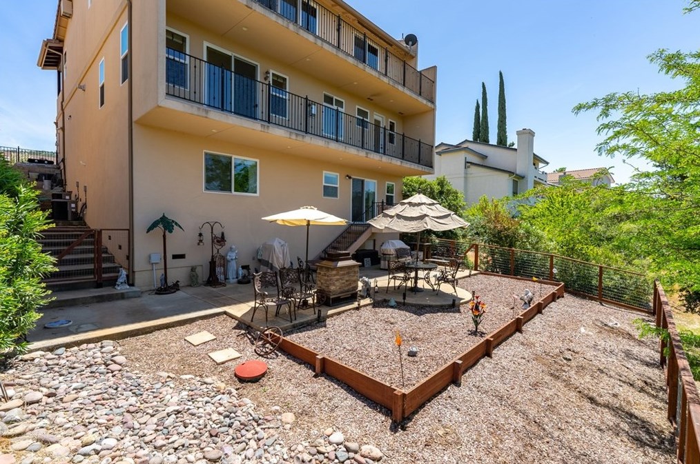5049 Meadow Lark Ln, Lake Nacimiento CA  93446-4258 exterior