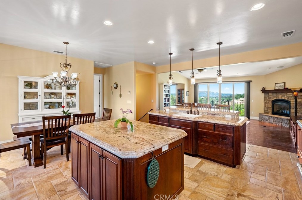 5049 Meadow Lark Ln, Lake Nacimiento CA  93446-4261 exterior