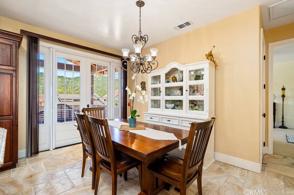 5049 Meadow Lark Ln, Lake Nacimiento CA  93446-4258 exterior