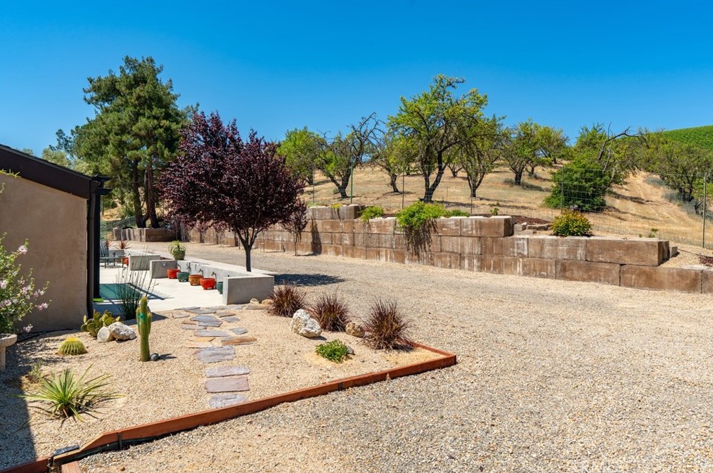 1240 Mountain Springs Rd, Lake Nacimiento CA  93446-5219 exterior