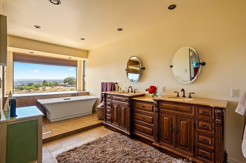 1240 Mountain Springs Rd, Lake Nacimiento CA  93446-5219 exterior