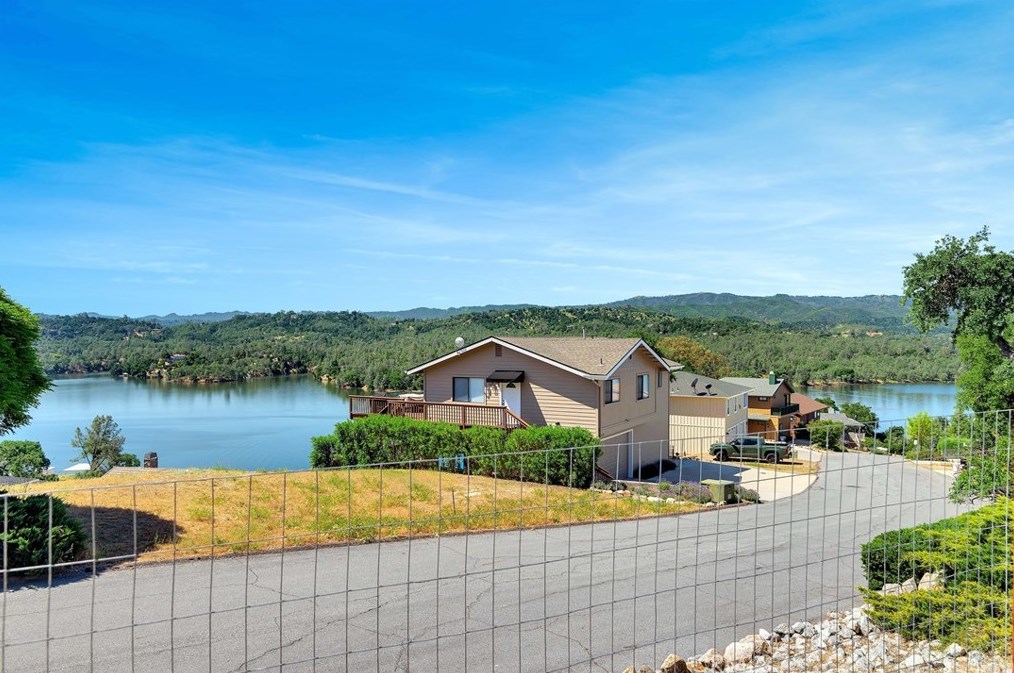 8121 Smith Point Rd, Lake Nacimiento CA  93426-9633 exterior