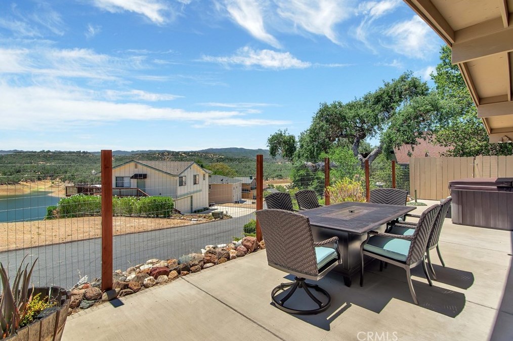 8121 Smith Point Rd, Lake Nacimiento CA  93426-9633 exterior