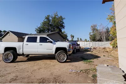 1724 Terrace, Bakersfield, CA 93304 - Photo 9