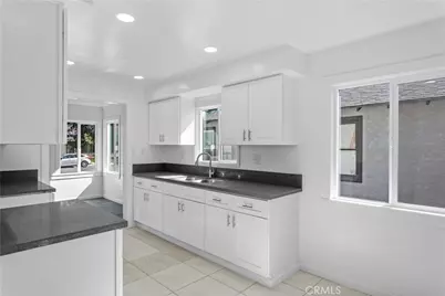 209 Cypress, Bakersfield, CA 93304 - Photo 9