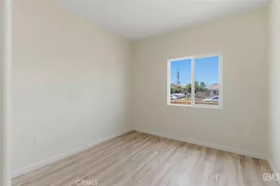 10913 San Fernando Street, Lamont, CA 93241 - Photo 15