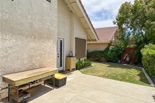 613 Berwick St, Bakersfield, CA 93311 - Photo 35
