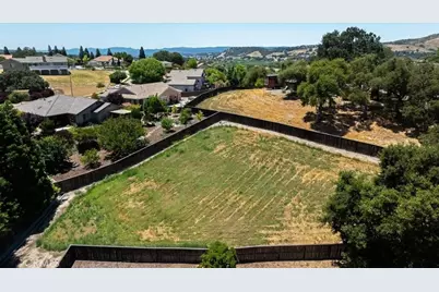 609 Navajo, Paso Robles, CA 93446 - Photo 1