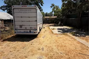 428 L St, Bakersfield, CA 93304 - Photo 13