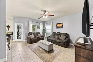 402 Dagenham Ct, Bakersfield, CA 93307 - Photo 7
