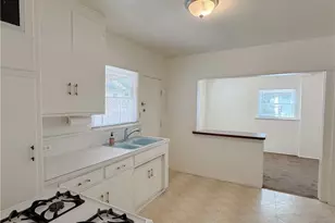 2310 B St, Bakersfield, CA 93301 - Photo 37