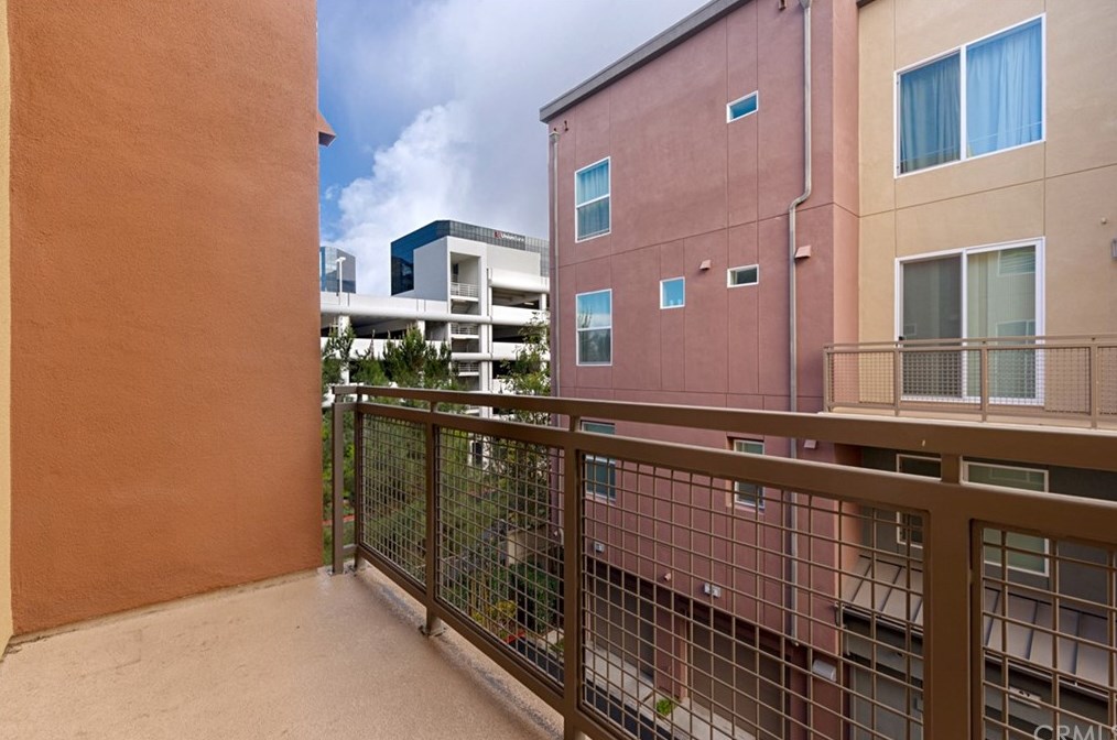 53 Waldorf, Irvine CA  92612-1066 exterior