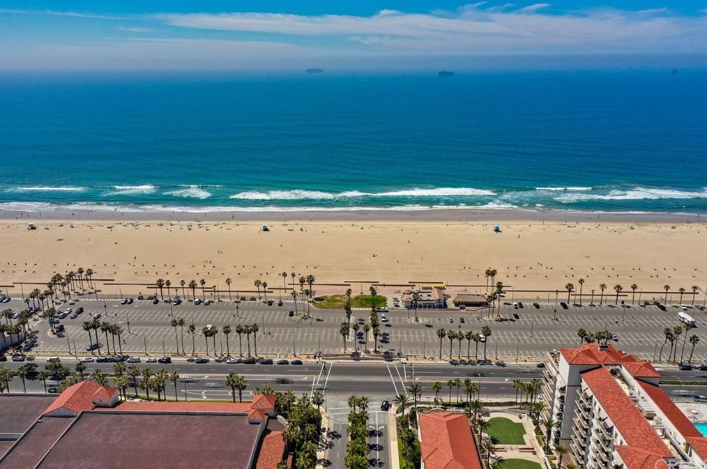 21358 Cieza Cir, Huntington Beach CA  92648-5396 exterior